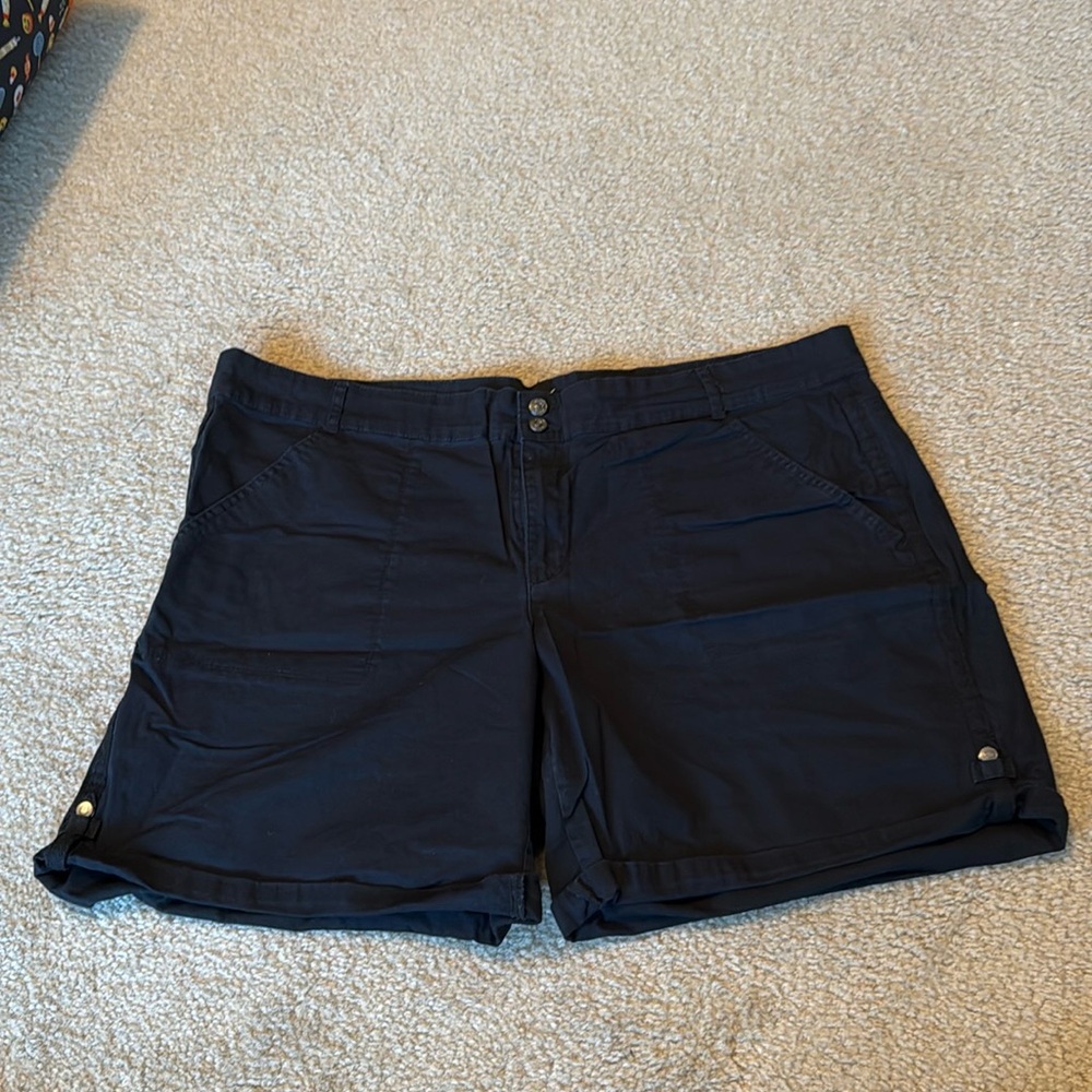 Black Gloria Vanderbilt Shorts